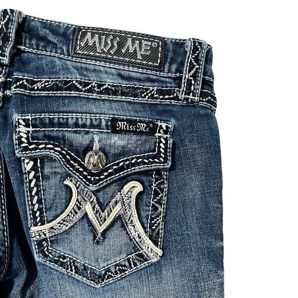 Miss Me Mid Rise Easy Bootcut Jeans Size 28 Blue Medium Wash Faded Embroidered - Picture 4 of 11